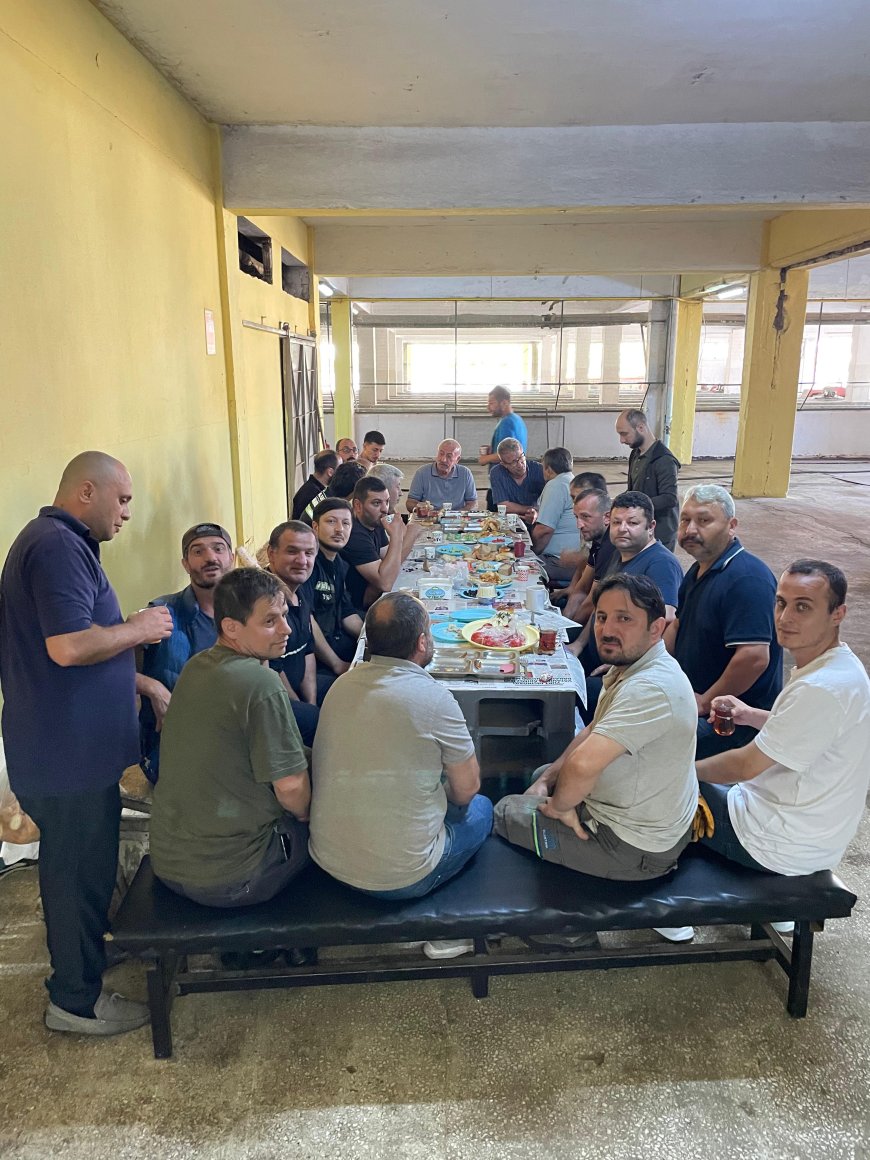 OF ÇAY FABRİKASI’NDA 2. VARDİYA EKİBİNE MORAL KAHVALTISI