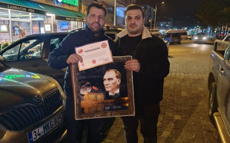 TürkAta Vakfı Genel Başkan Yardımcısı İshak Kuvvetli’den Yüksel Şen’e Teşekkür ve Hediye Takdimi