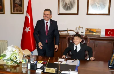 Başkan Genç, Koltuğunu Minik Hamza’ya Devretti