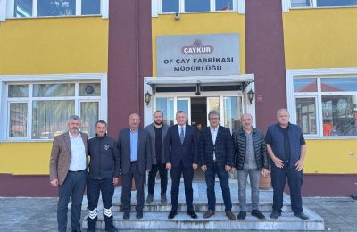 AK PARTİ OF İLÇE BAŞKANLIĞINDAN YAŞ ÇAY SEZONU ÖNCESİ ÇAYKUR ÇAY FABRİKALARINA MORAL ZİYARETİ GERÇEKLEŞTİRİLDİ